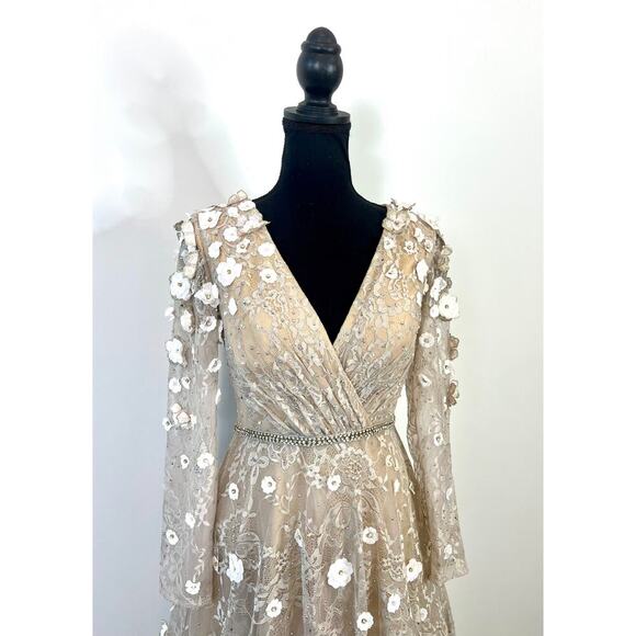 Mac Duggal Beaded Lace Dress in Beige Blush Floral Size 2 Party Cocktail Wedding - Picture 3 of 7